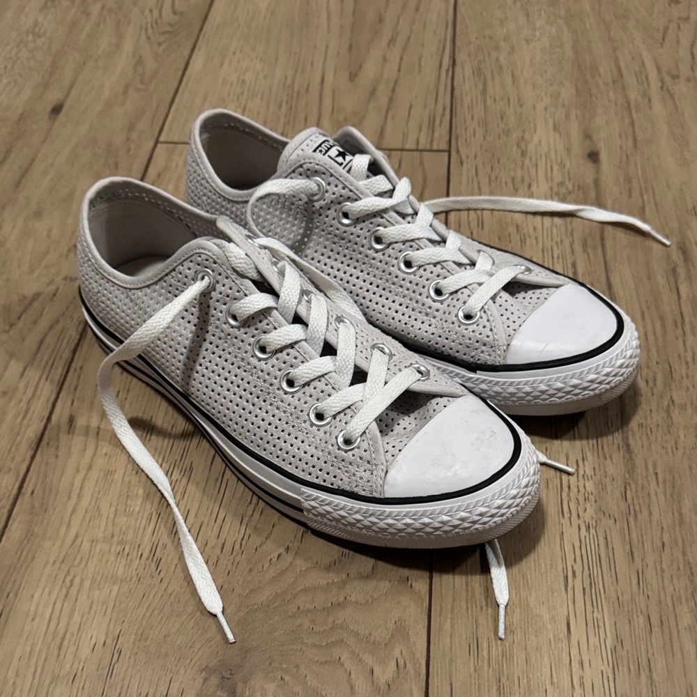Converse Perforated Canvas Light Gray Lace-Up Low Top Sneaker Shoes Women’s 10
